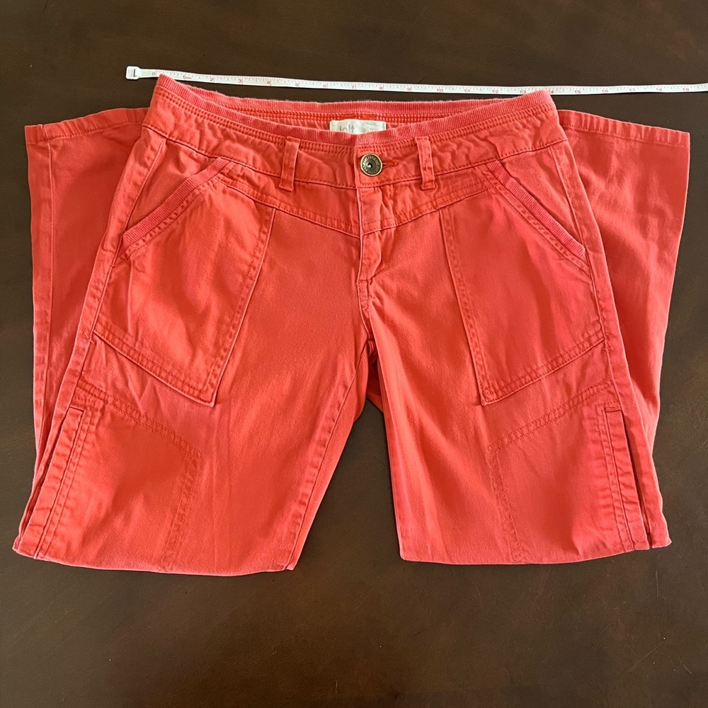 Jolt size 3 Coral pink cargo pants capris cut off pants with a relaxed fit